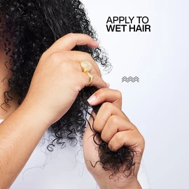 Sculpting Curl Gel Application