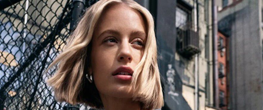 Redken Repair Dry Damaged Hair Blonde Model