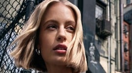 Redken Repair Dry Damaged Hair Blonde Model