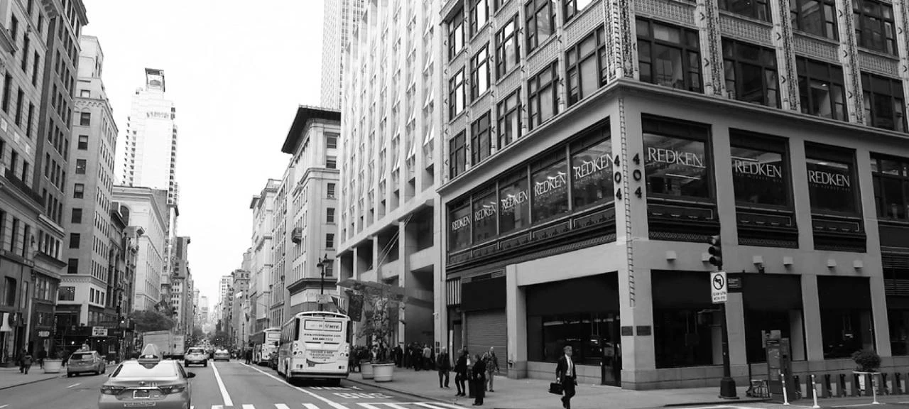 Black & White Image of the Redken Exchange on 5th Avenue in NYC