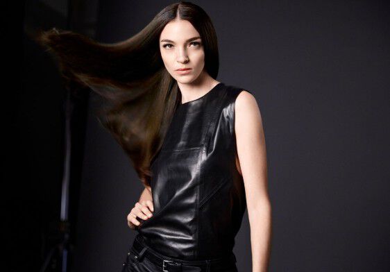 Redken's pro artist Sam Villa using Quick Blowout, Big Blowout and Spray Smooth hair stylers