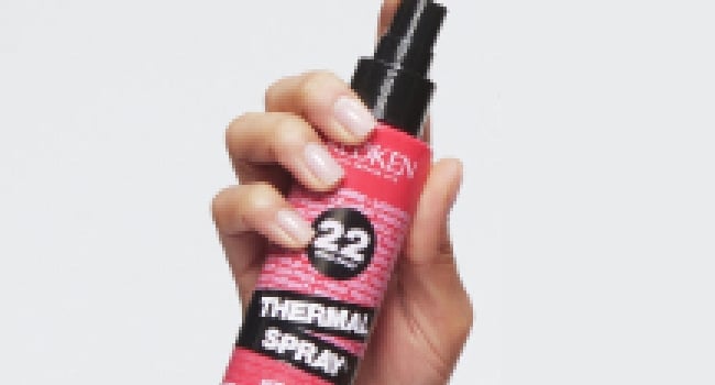 Discover Redken Thermal Spray 22 High Hold Setting Mist In Hand