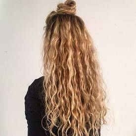 Redken Blonde Model with Curly Frizz-Prone Hair